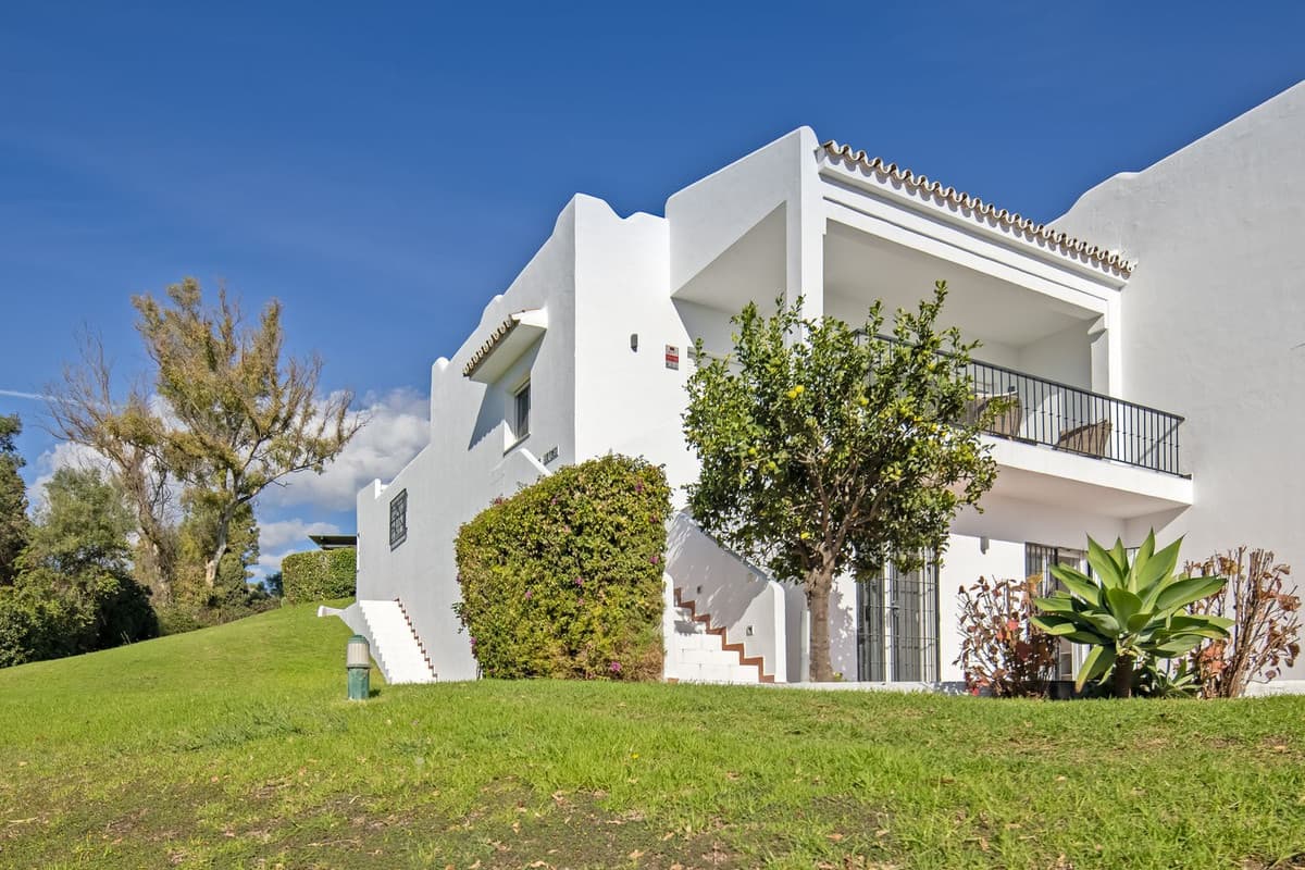 Semi-Detached House in Nueva Andalucía — photo 10 of 10