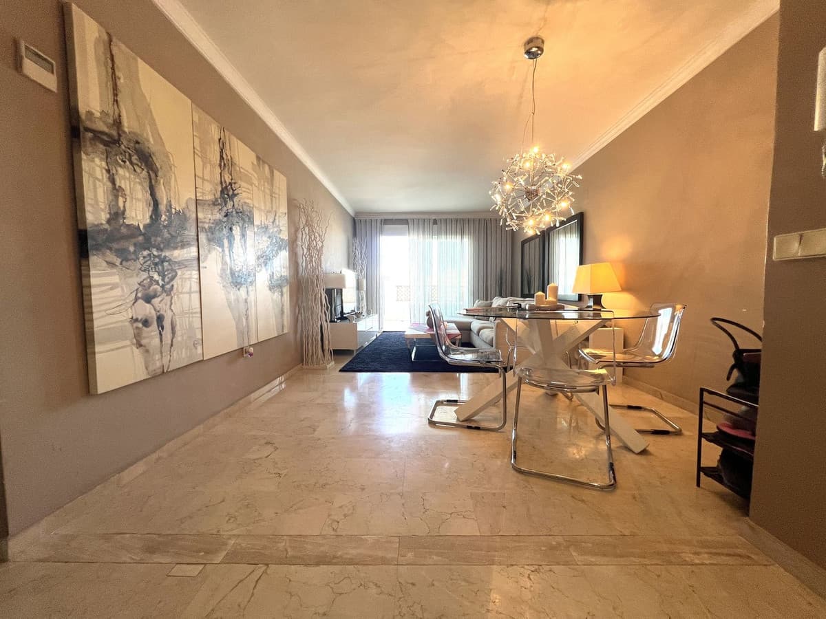 Middle Floor Apartment in Puerto Banús — photo 2 of 10
