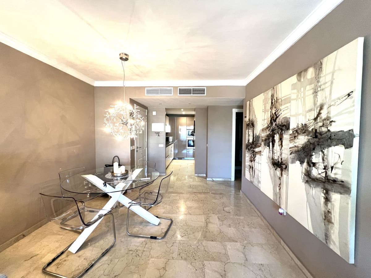 Middle Floor Apartment in Puerto Banús — photo 9 of 10