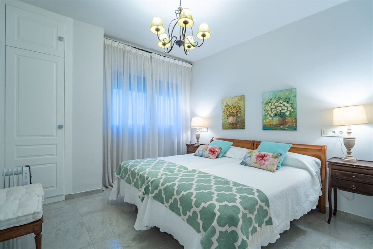 Middle Floor Apartment in Malagueta — photo 7 of 10