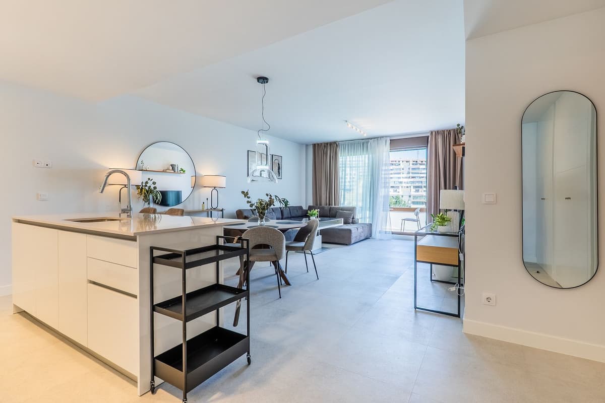 Middle Floor Apartment in Estepona — photo 3 of 10