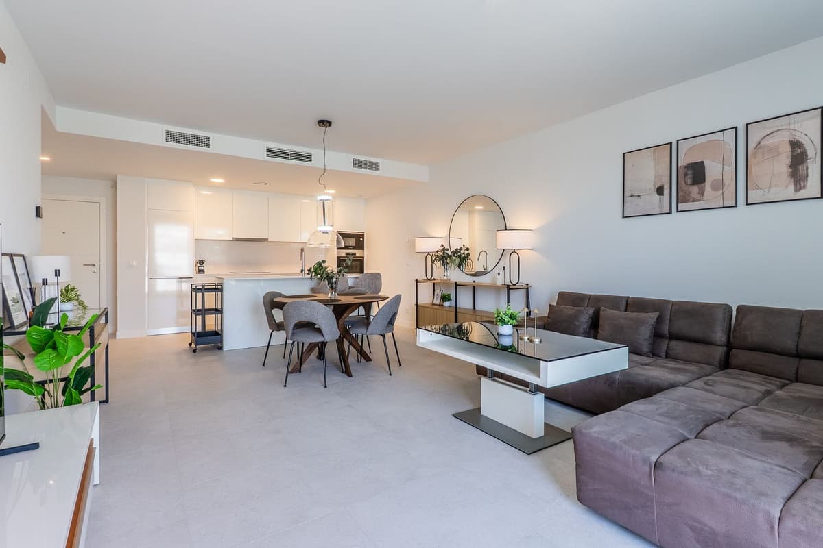 Middle Floor Apartment in Estepona — photo 5 of 10
