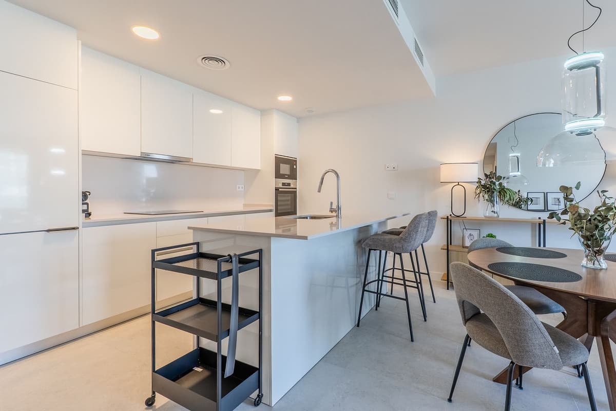 Middle Floor Apartment in Estepona — photo 7 of 10