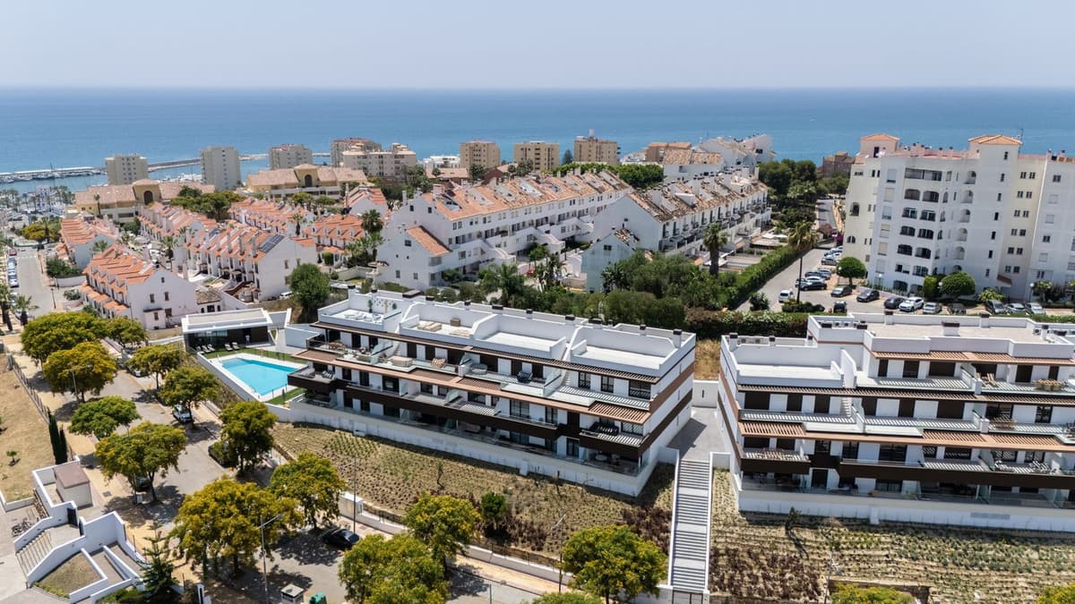 Middle Floor Apartment in Estepona — photo 10 of 10