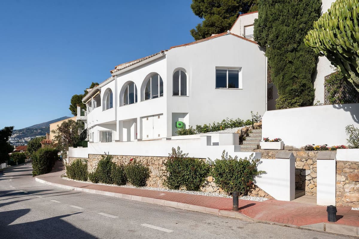 Townhouse in Nueva Andalucía — photo 1 of 10