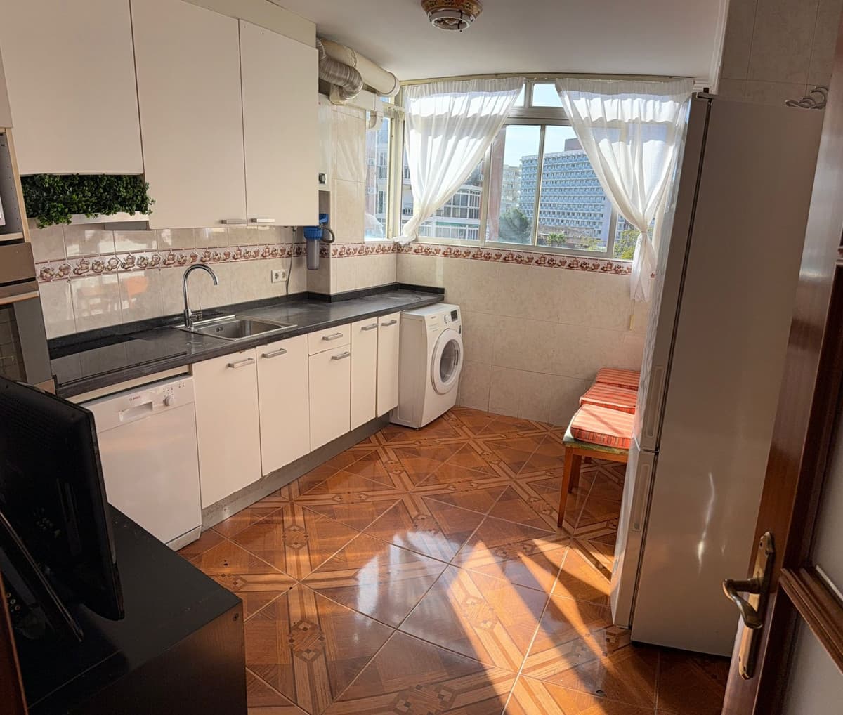 Middle Floor Apartment in Torremolinos Centro — photo 7 of 10