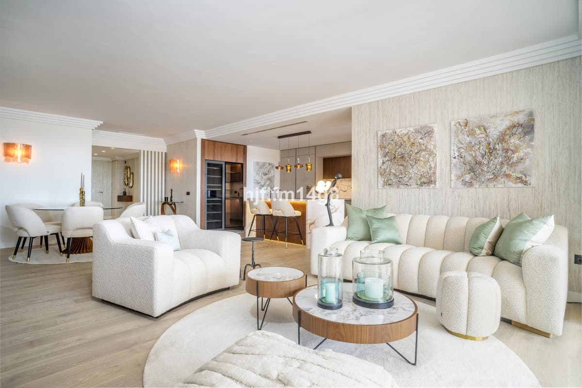 Middle Floor Apartment in Nueva Andalucía — photo 1 of 10