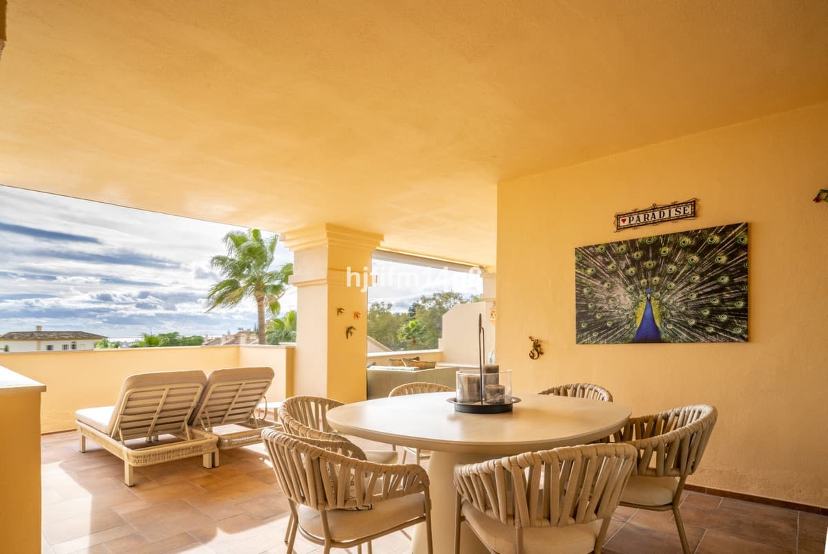 Middle Floor Apartment in Nueva Andalucía — photo 3 of 10