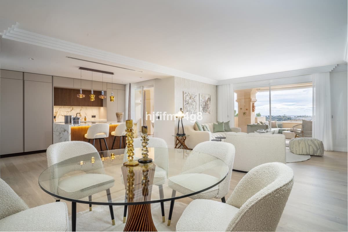 Middle Floor Apartment in Nueva Andalucía — photo 4 of 10
