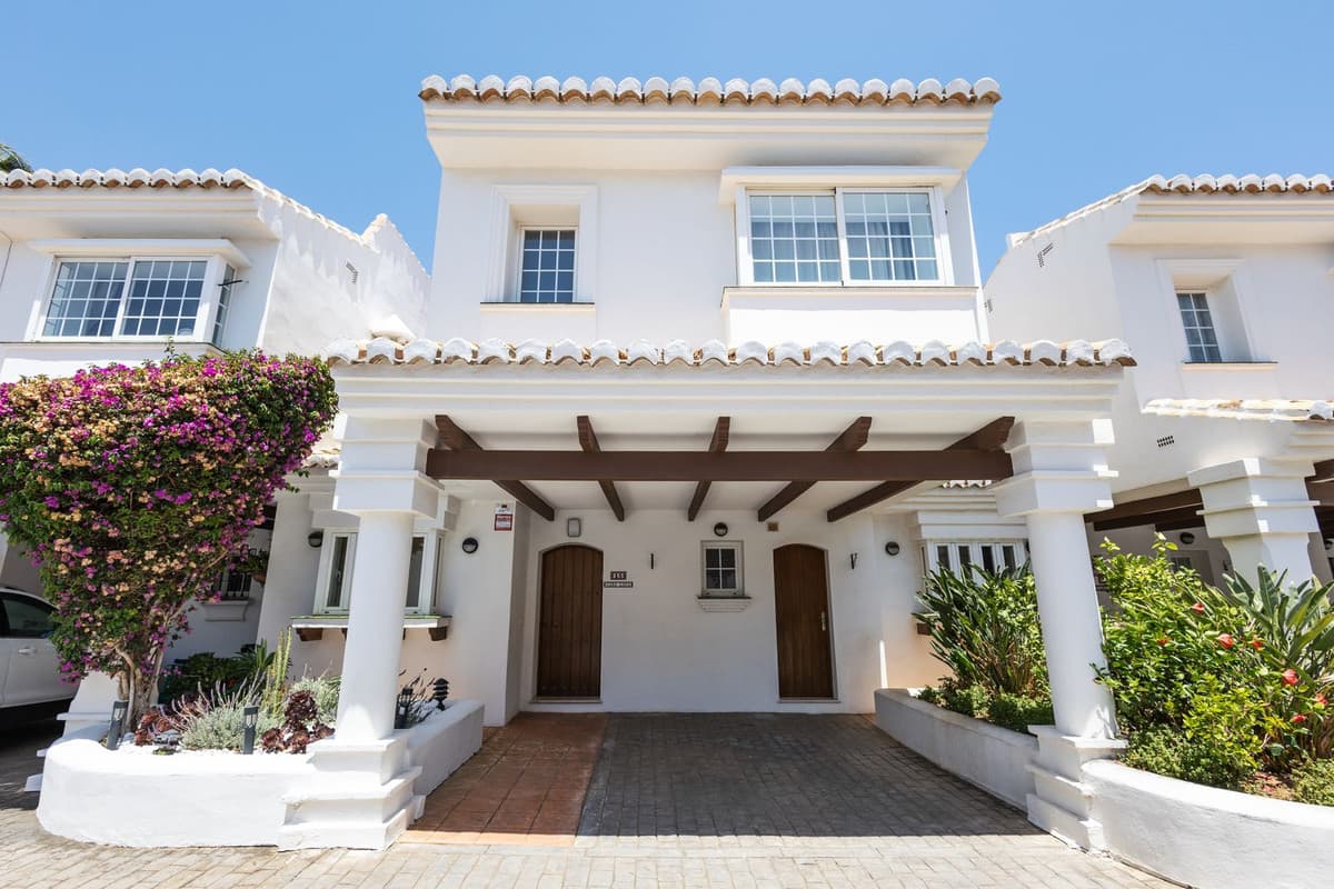 Townhouse in Riviera del Sol — photo 1 of 10