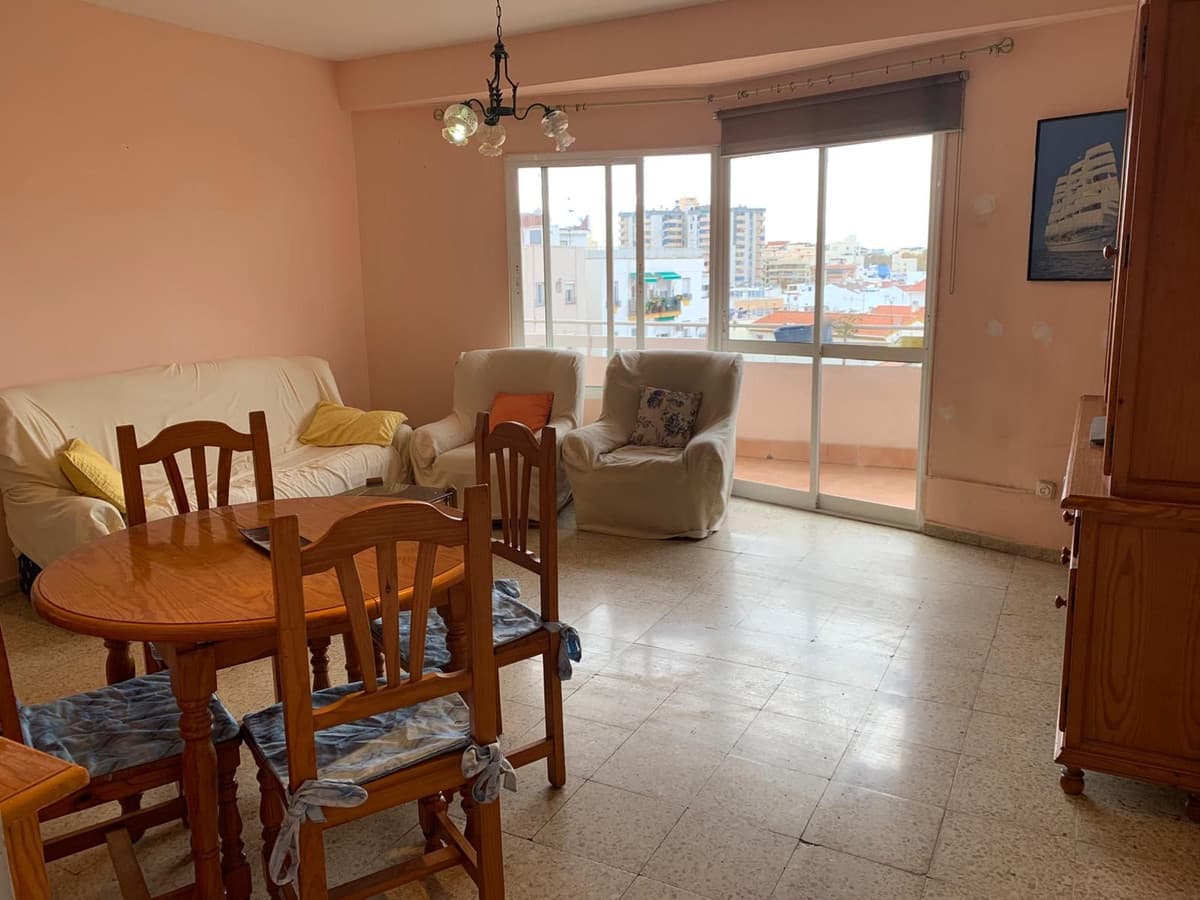 Middle Floor Apartment in Marbella — photo 3 of 10