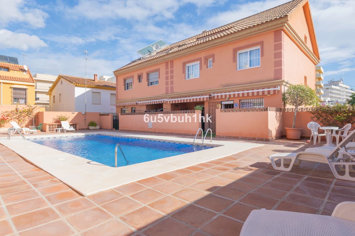 Semi-Detached House in Fuengirola — photo 1 of 10