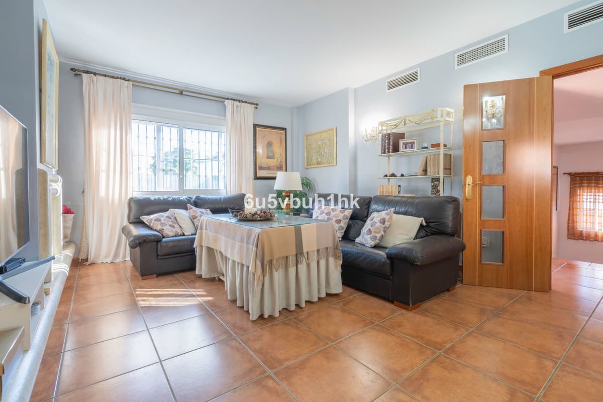 Semi-Detached House in Fuengirola — photo 9 of 10