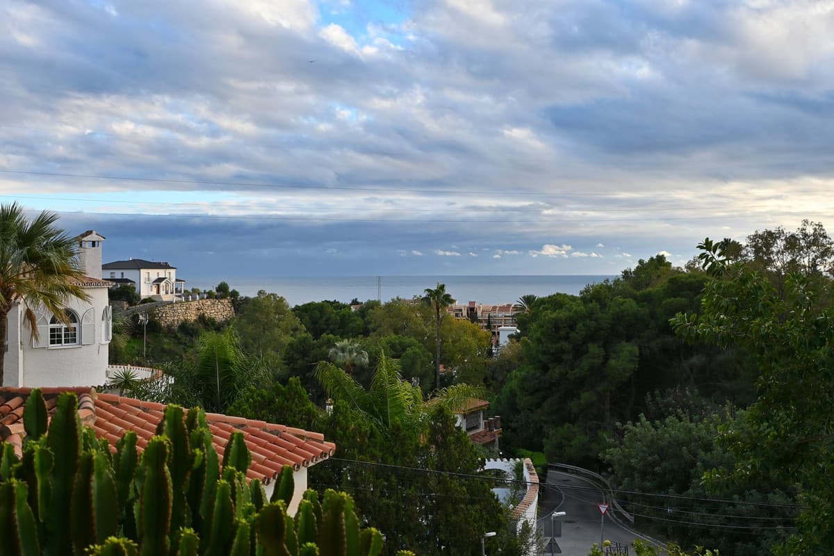 Middle Floor Apartment in Fuengirola — photo 1 of 10