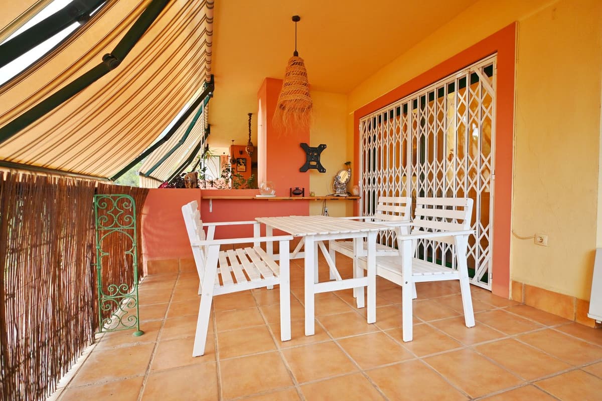Middle Floor Apartment in Fuengirola — photo 2 of 10