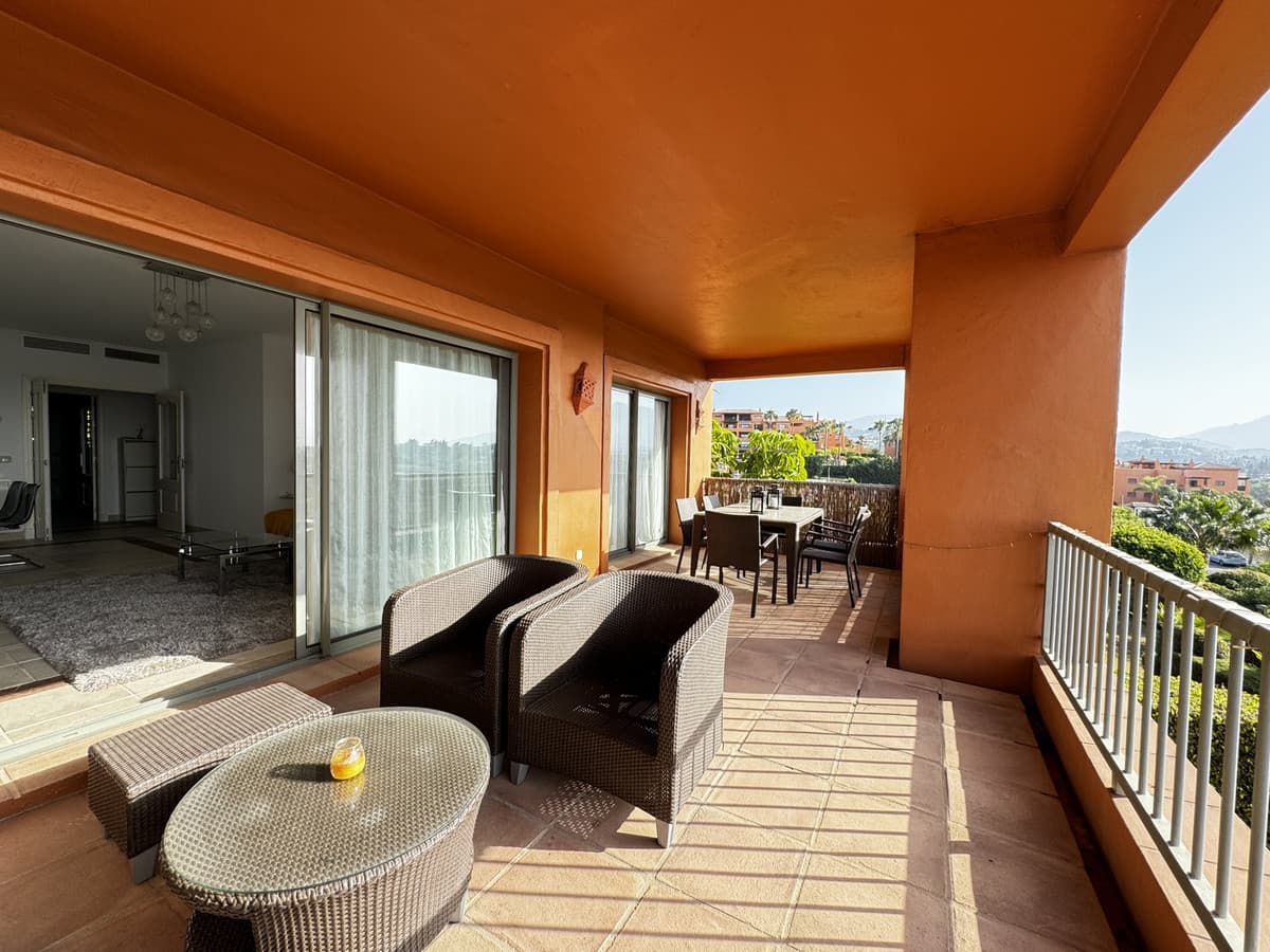 Middle Floor Apartment in Estepona — photo 1 of 10