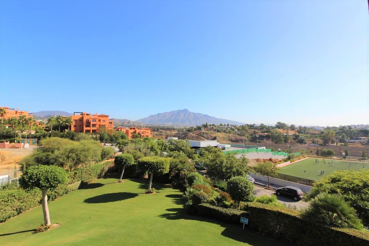 Middle Floor Apartment in Estepona — photo 5 of 10