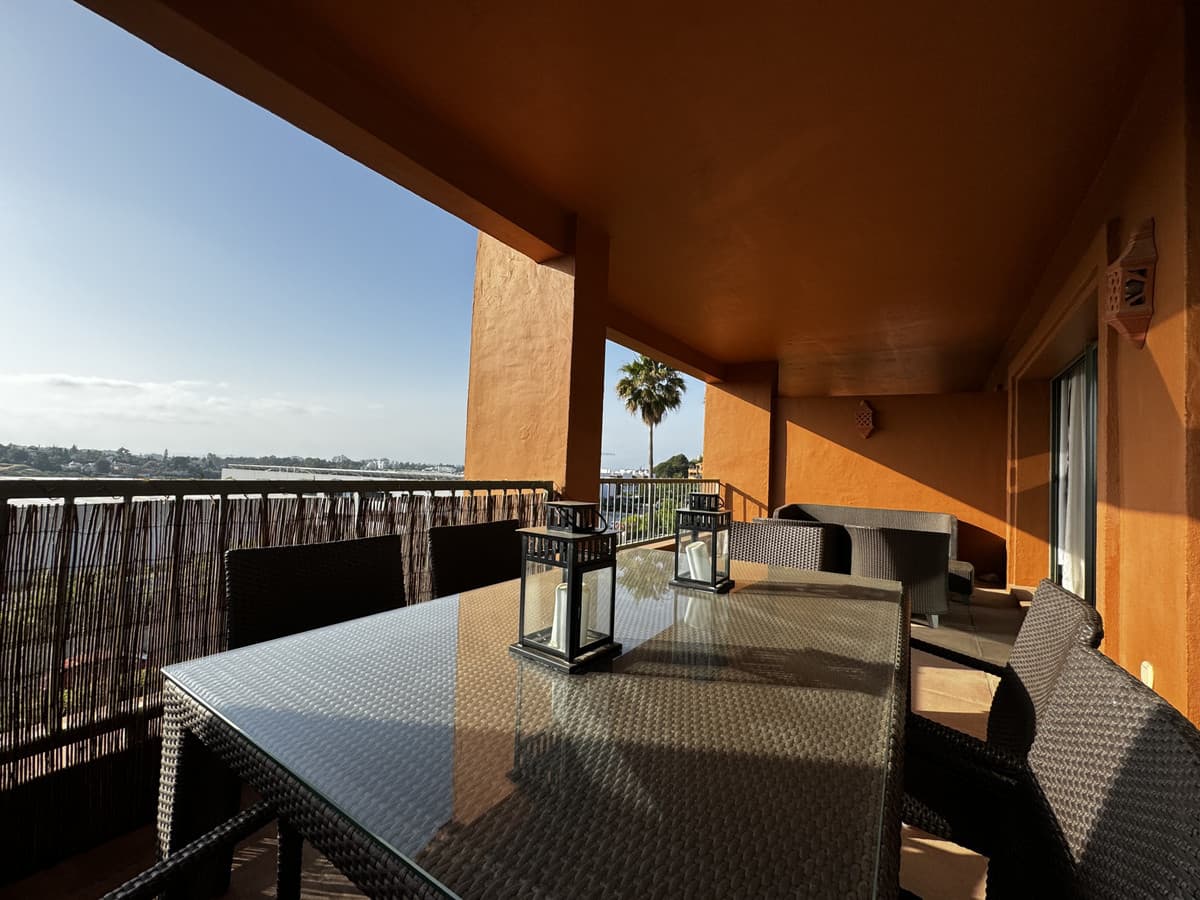 Middle Floor Apartment in Estepona — photo 8 of 10