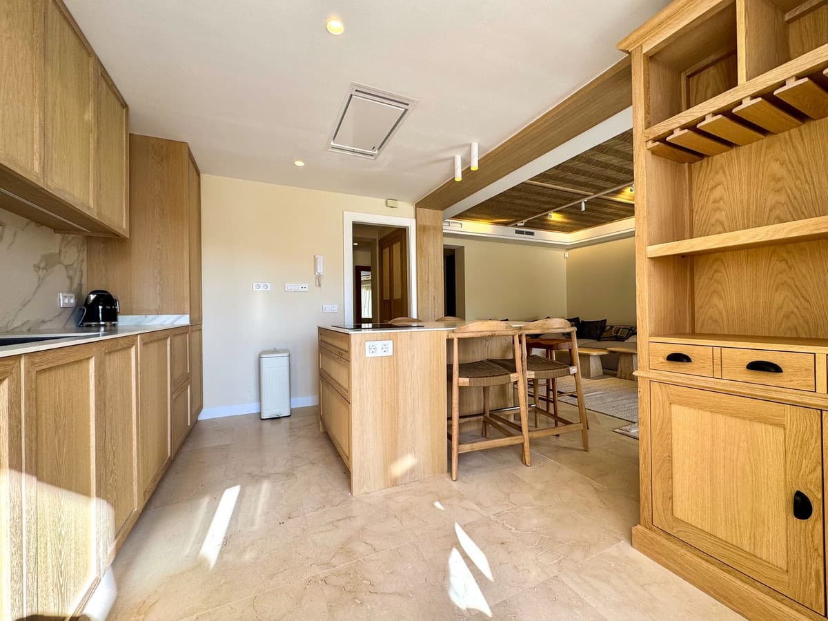 Middle Floor Apartment in Nueva Andalucía — photo 3 of 10