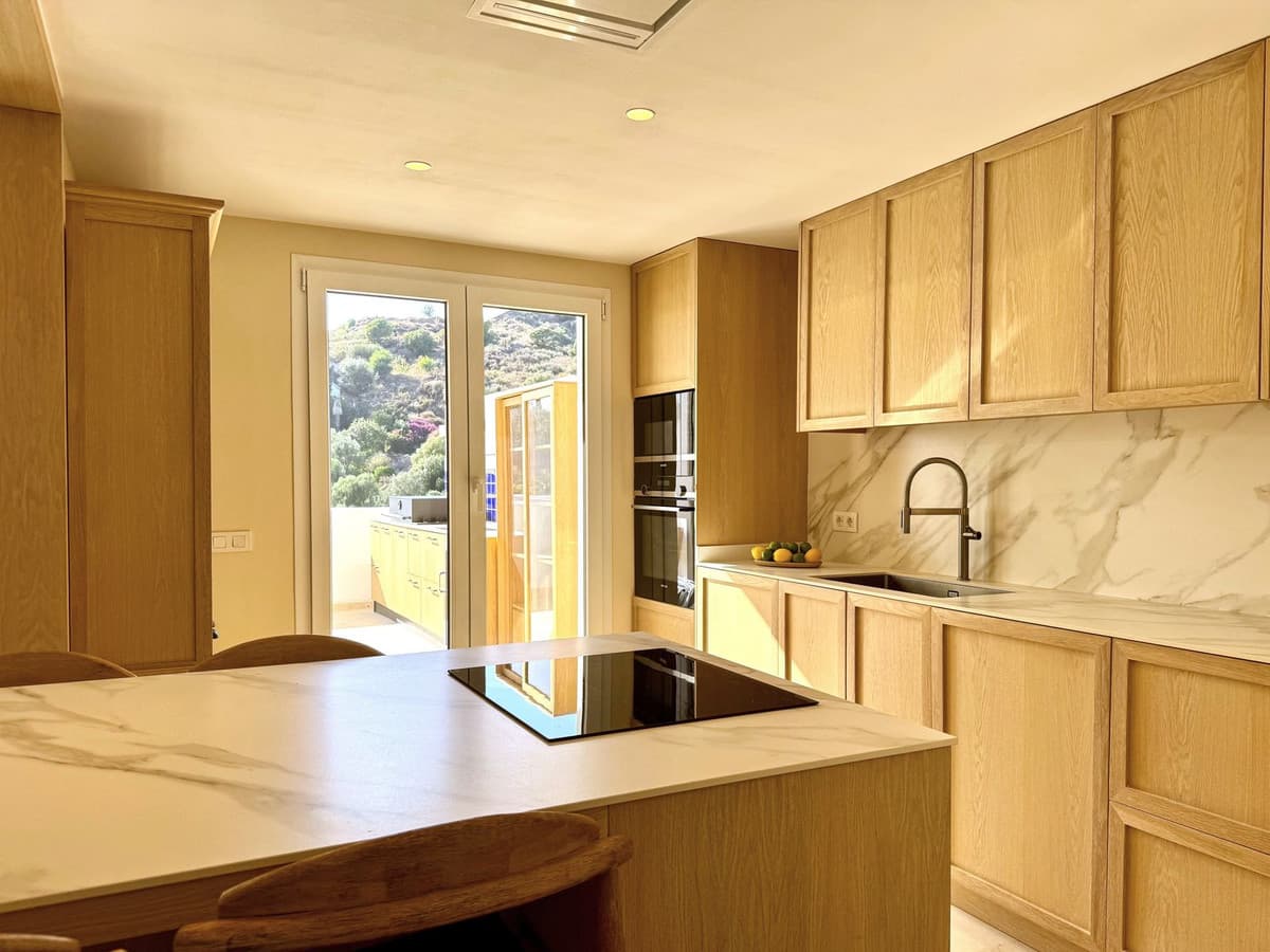 Middle Floor Apartment in Nueva Andalucía — photo 5 of 10