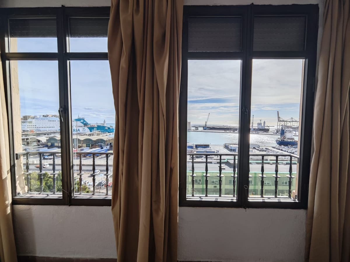 Middle Floor Apartment in Málaga Centro — photo 3 of 10