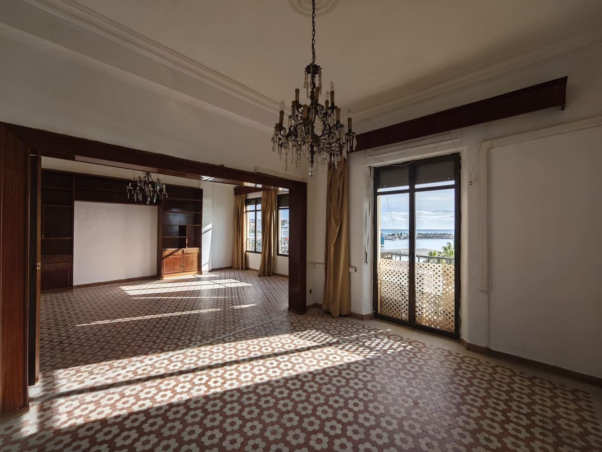 Middle Floor Apartment in Málaga Centro — photo 4 of 10