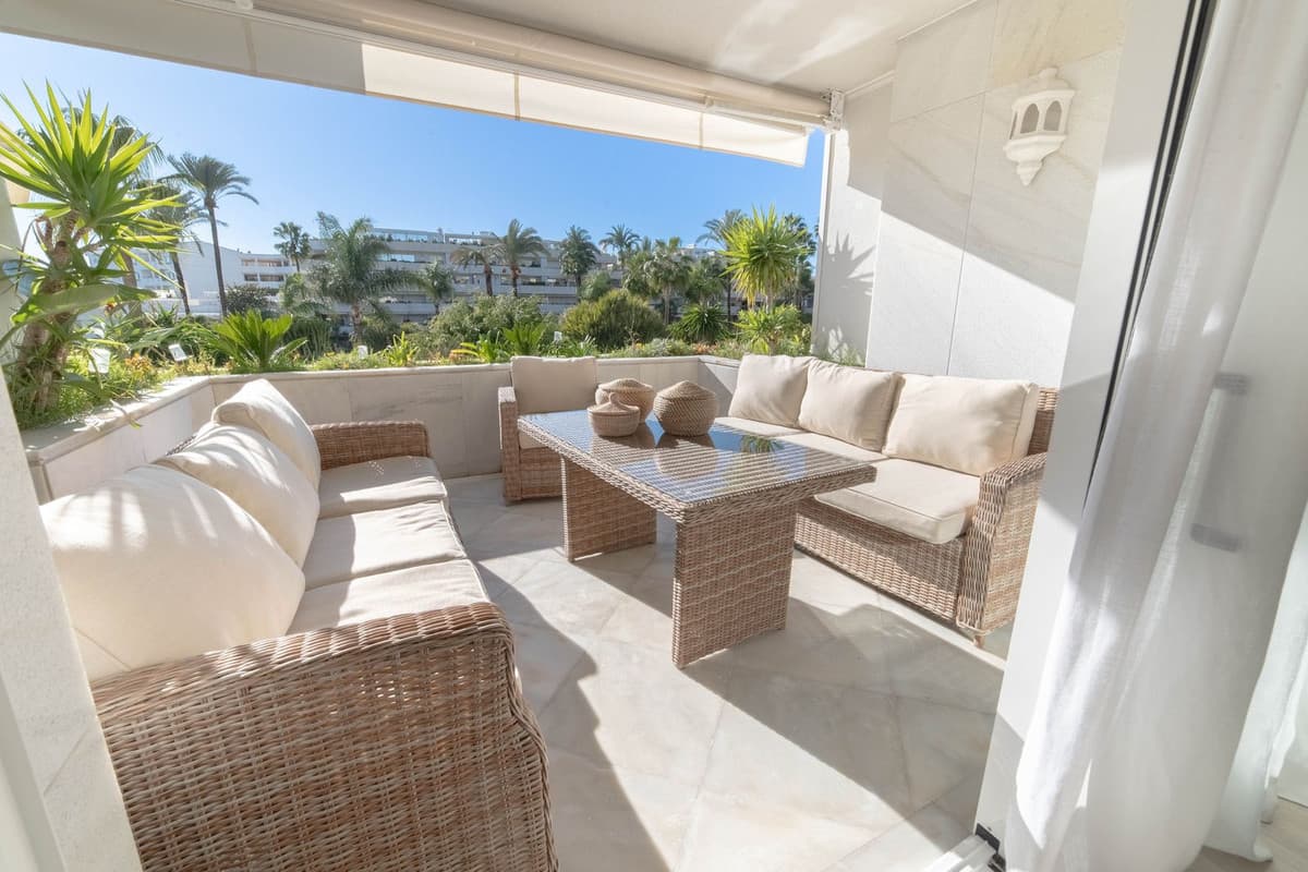 Middle Floor Apartment in Marbella — photo 2 of 10