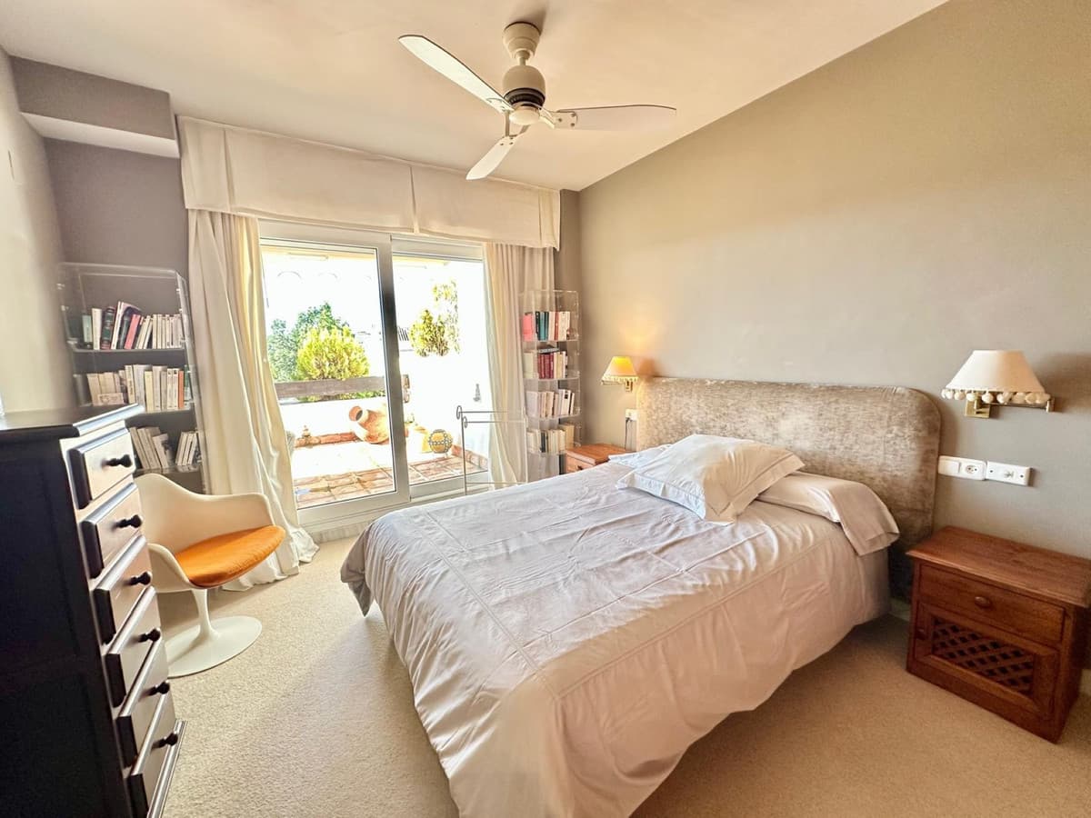 Middle Floor Apartment in Nueva Andalucía — photo 4 of 10
