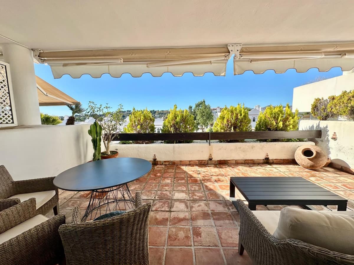 Middle Floor Apartment in Nueva Andalucía — photo 5 of 10