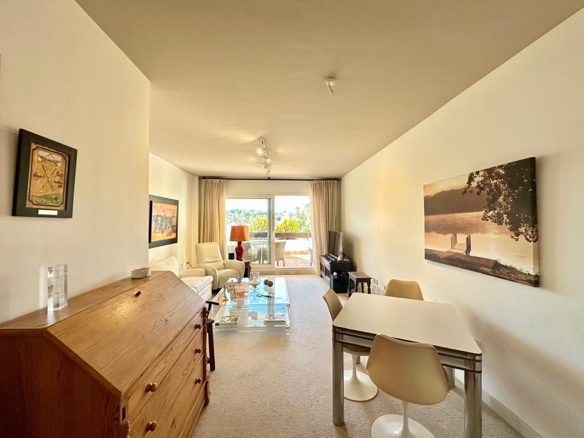 Middle Floor Apartment in Nueva Andalucía — photo 6 of 10