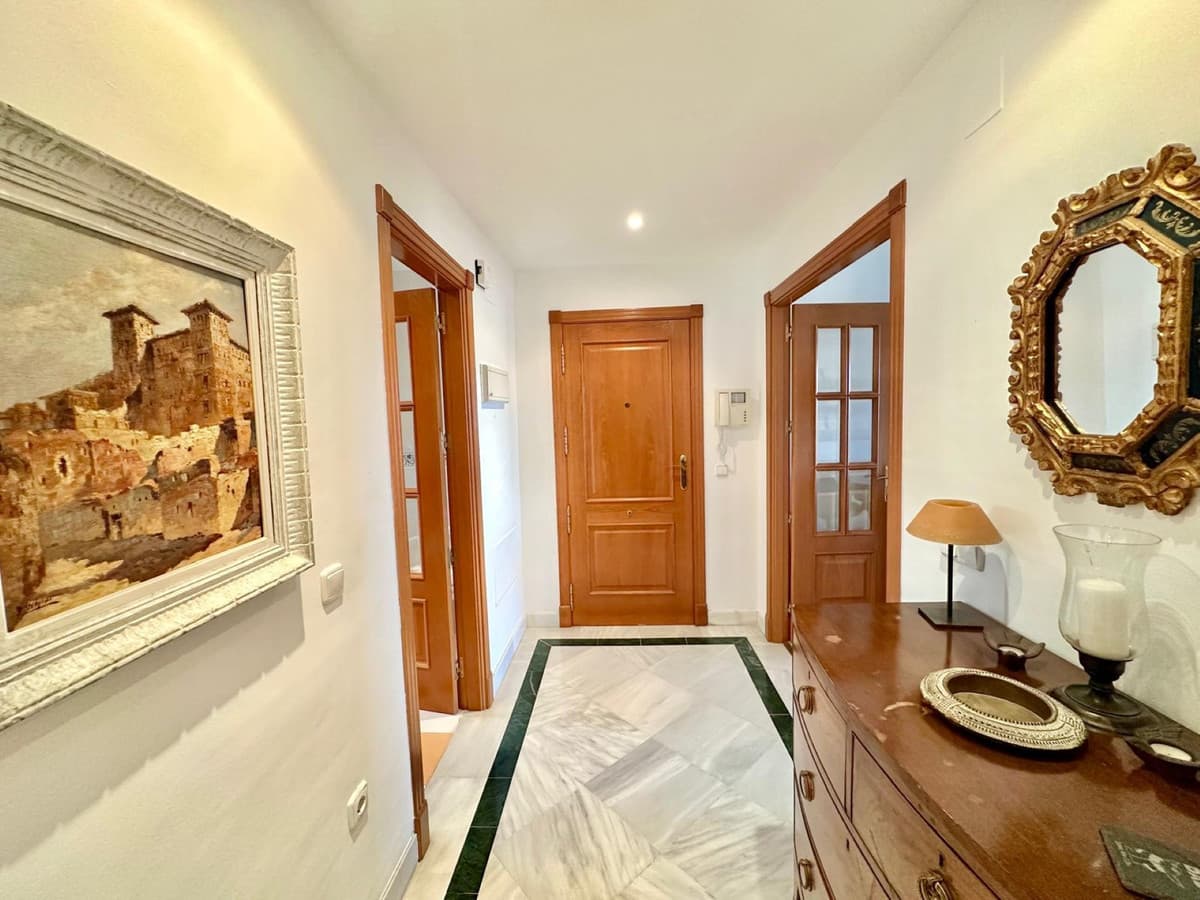 Middle Floor Apartment in Nueva Andalucía — photo 10 of 10