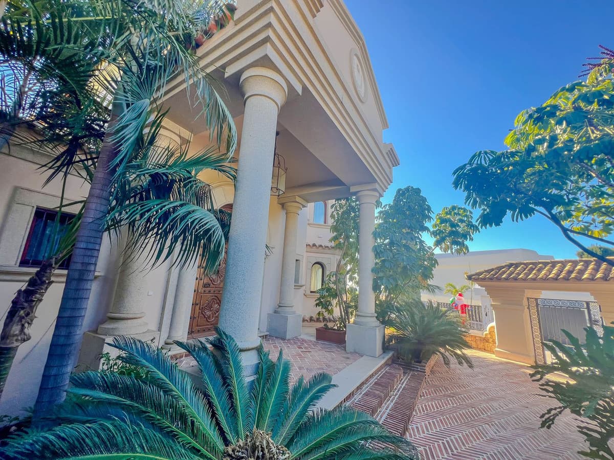 Detached Villa in Los Flamingos — photo 2 of 10