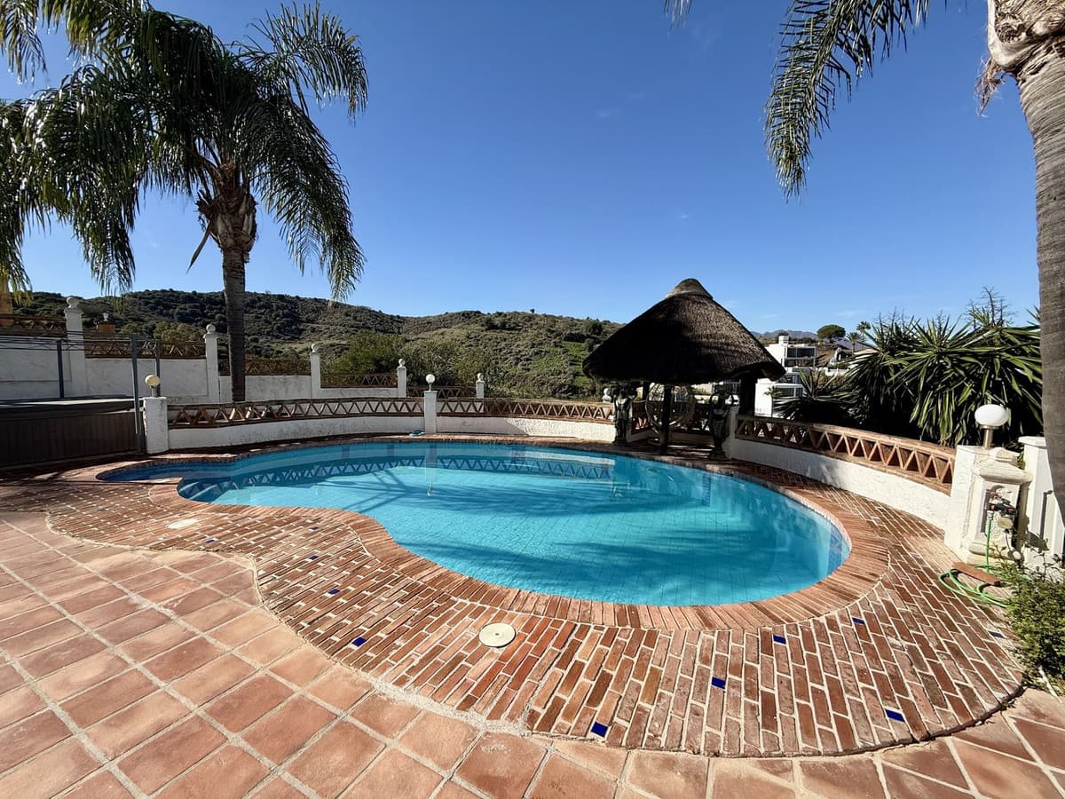 Detached Villa in Cerros del Aguila — photo 2 of 10