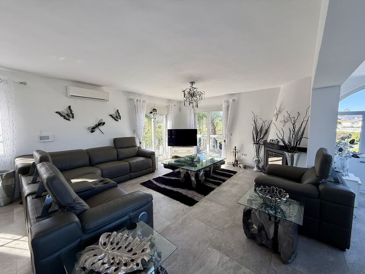 Detached Villa in Cerros del Aguila — photo 7 of 10