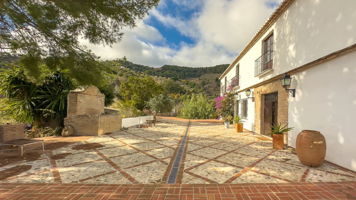 Cortijo in Montes de Málaga — photo 4 of 10
