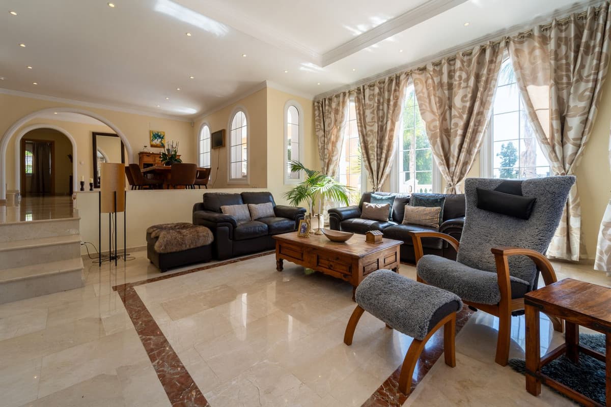 Detached Villa in Mijas Costa — photo 3 of 10
