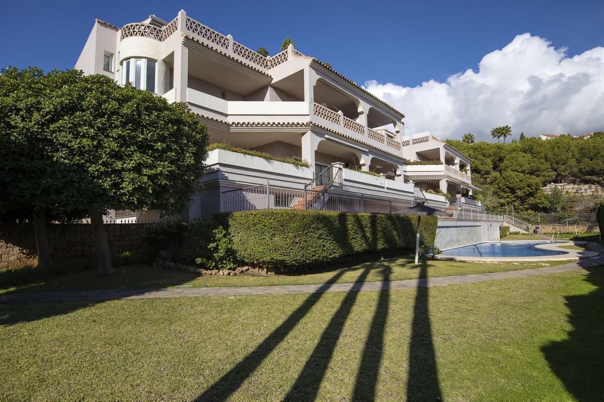 Middle Floor Apartment in Los Almendros — photo 2 of 10