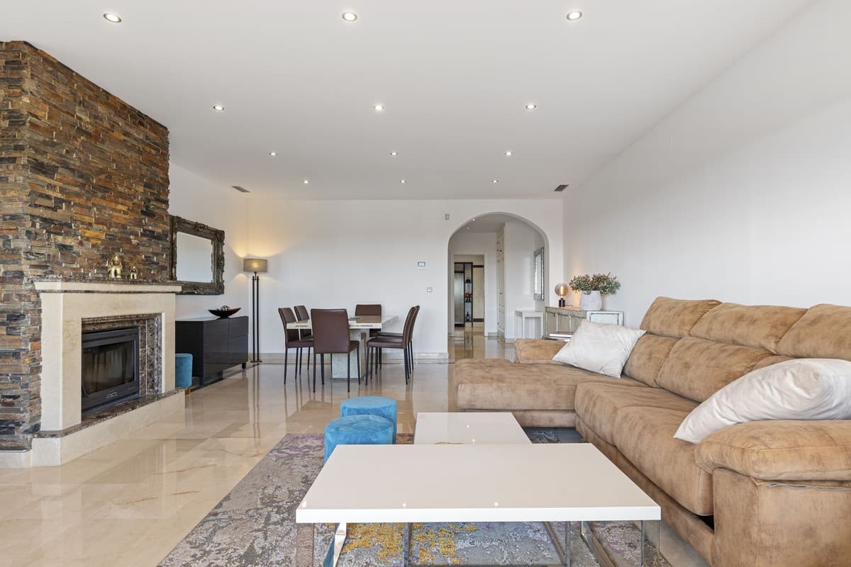 Middle Floor Apartment in Los Almendros — photo 10 of 10