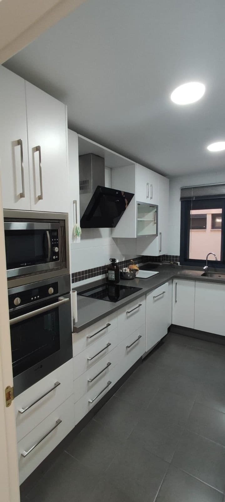 Middle Floor Apartment in Málaga Centro — photo 1 of 10