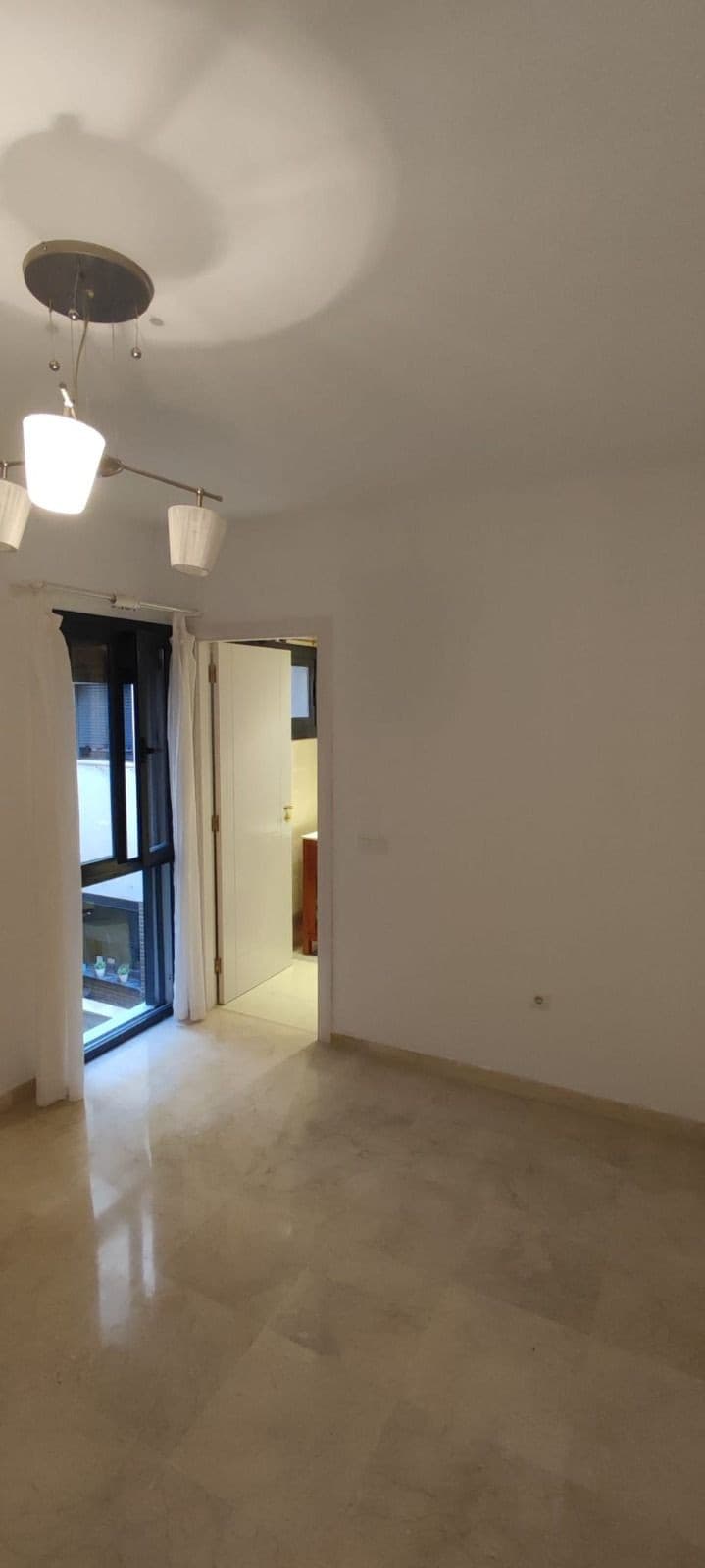 Middle Floor Apartment in Málaga Centro — photo 4 of 10