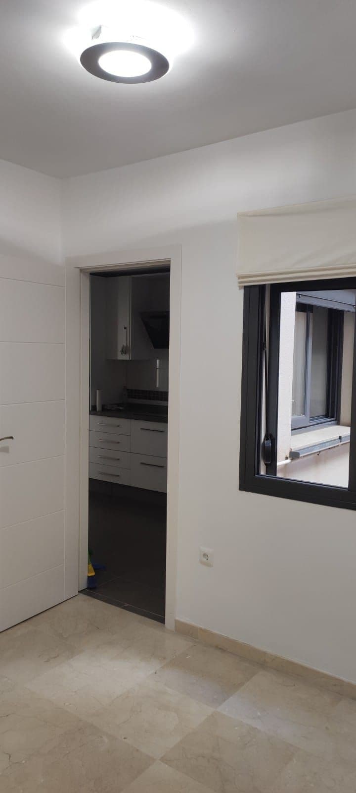 Middle Floor Apartment in Málaga Centro — photo 7 of 10