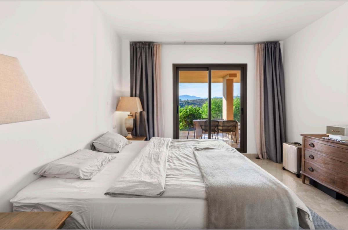 Ground Floor Apartment in Benahavís — photo 2 of 10