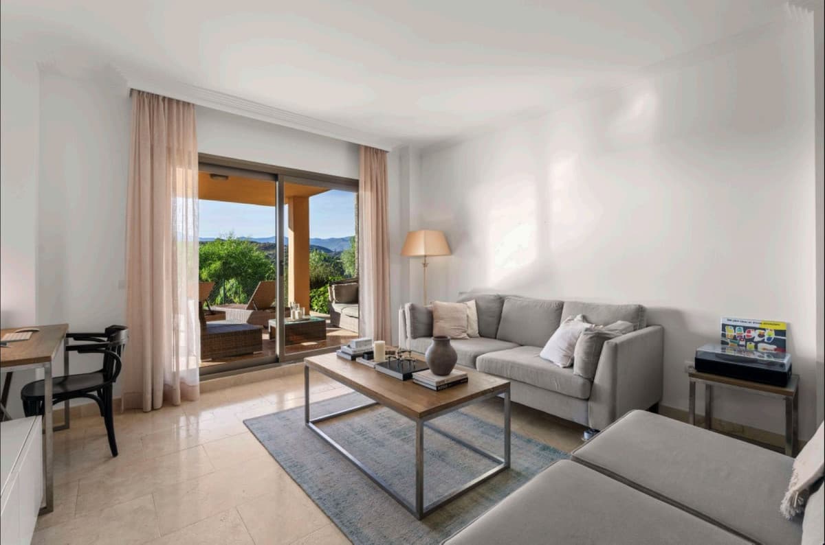 Ground Floor Apartment in Benahavís — photo 3 of 10