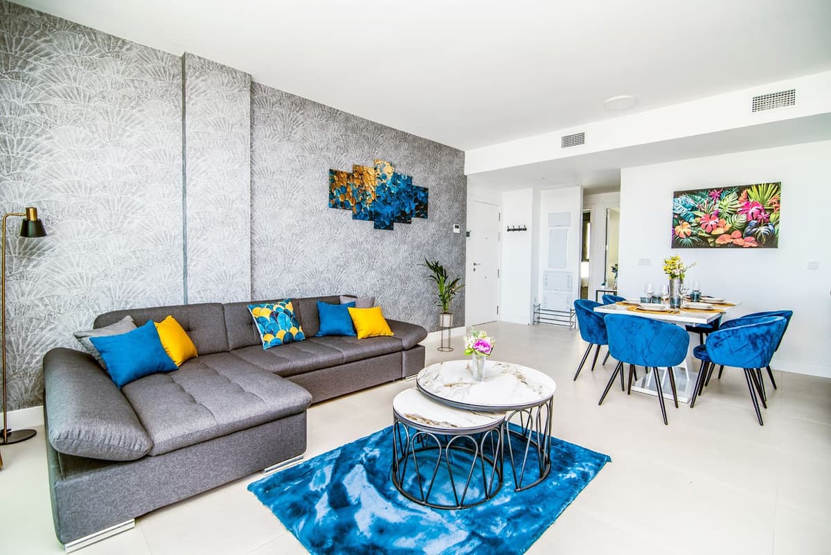 Middle Floor Apartment in Fuengirola — photo 3 of 10