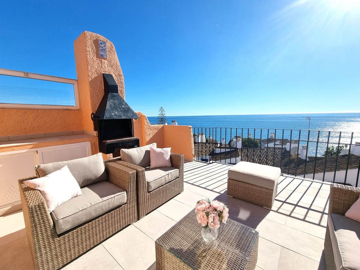 Penthouse Duplex in Calahonda — photo 1 of 10