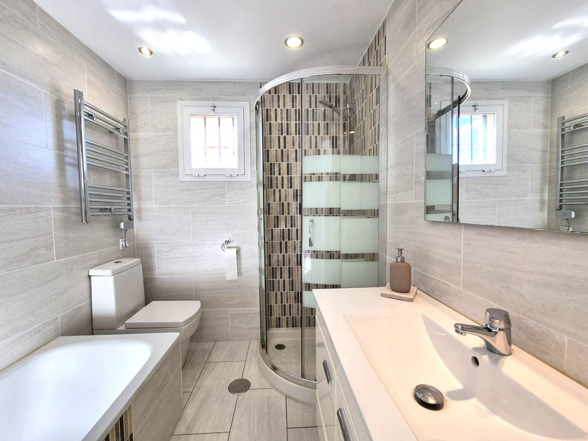 Penthouse Duplex in Calahonda — photo 8 of 10