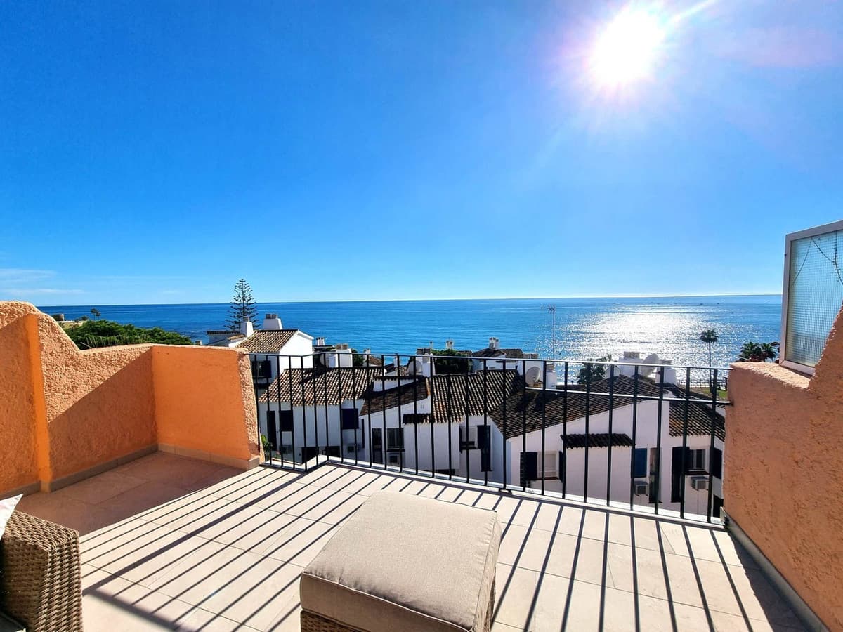 Penthouse Duplex in Calahonda — photo 9 of 10