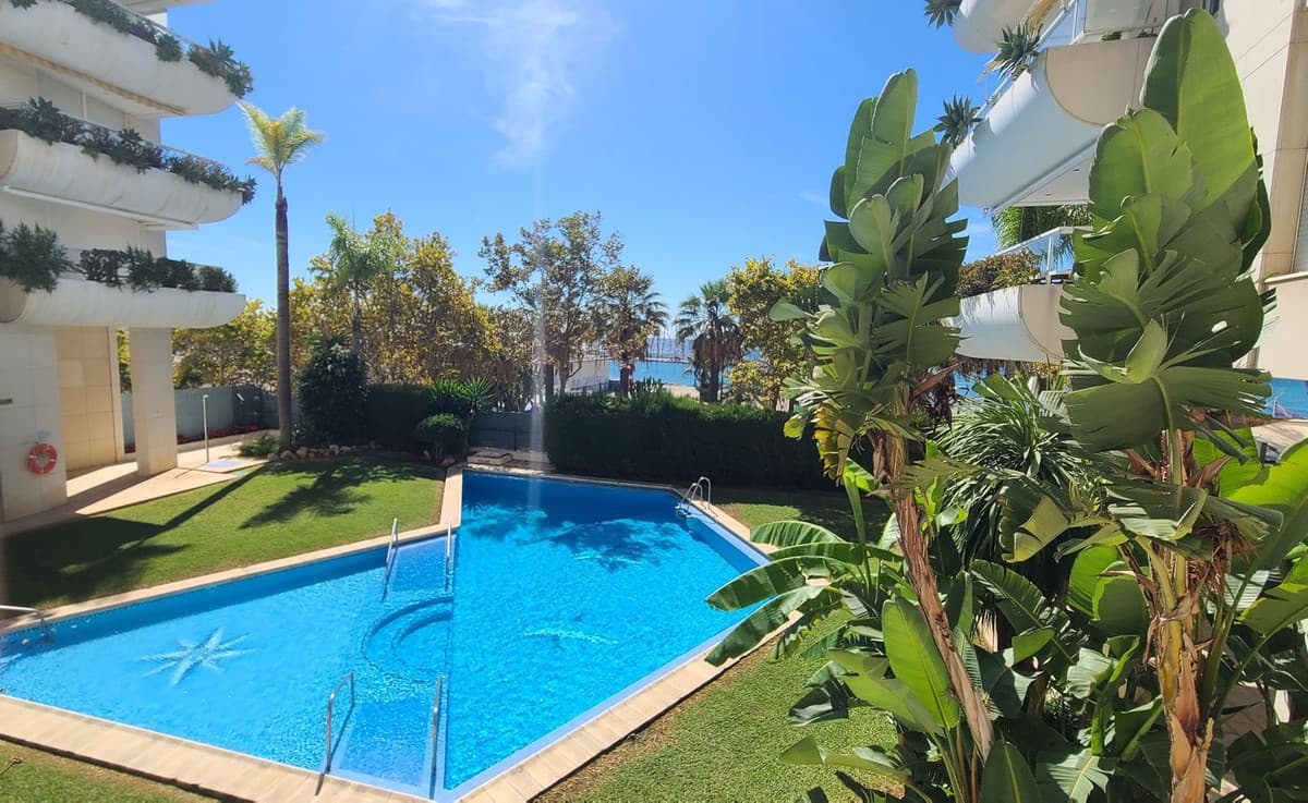 Middle Floor Apartment in Marbella — photo 1 of 10