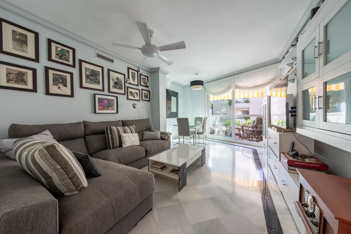 Middle Floor Apartment in Marbella — photo 2 of 10
