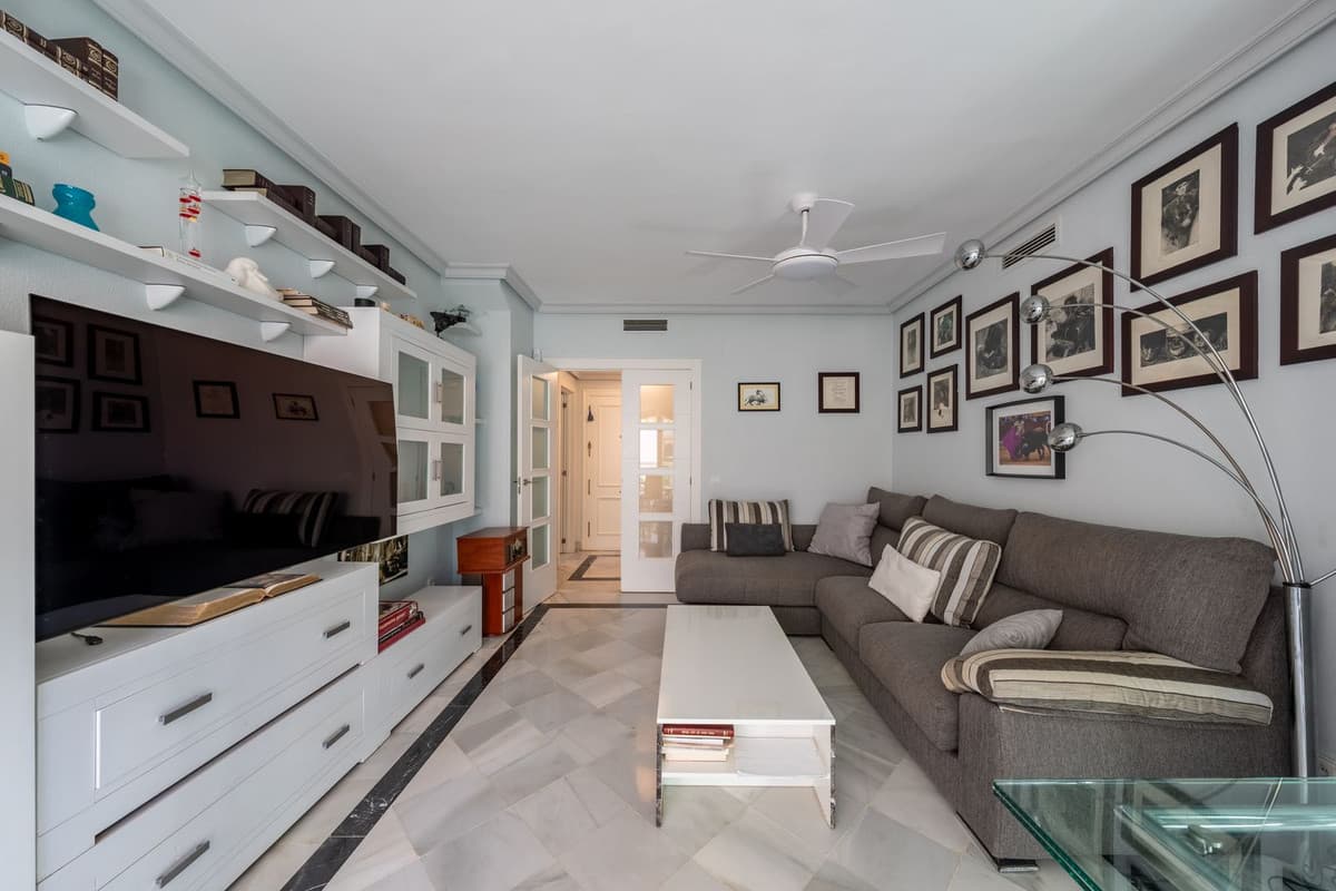 Middle Floor Apartment in Marbella — photo 4 of 10